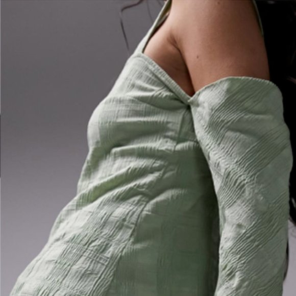 Topshop Textured Cold Shoulder Top Light Green Size 4 NWT in Package! - Picture 2 of 5